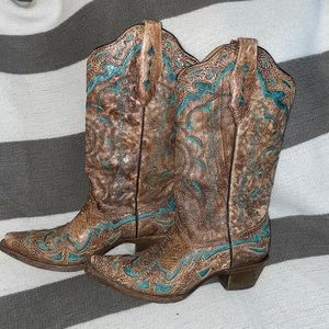 Corral snip-toed boots from the Buckle. Size 7.5